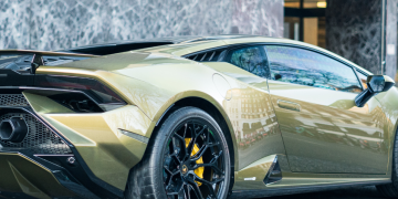 Top 10 des meilleures supercars de 2024 Logo