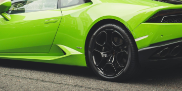 Guide des coûts d’assurance pour supercars : tout ce que vous devez savoir Logo