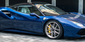 Ce que c'est vraiment que de posséder une supercar au Royaume-Uni Logo